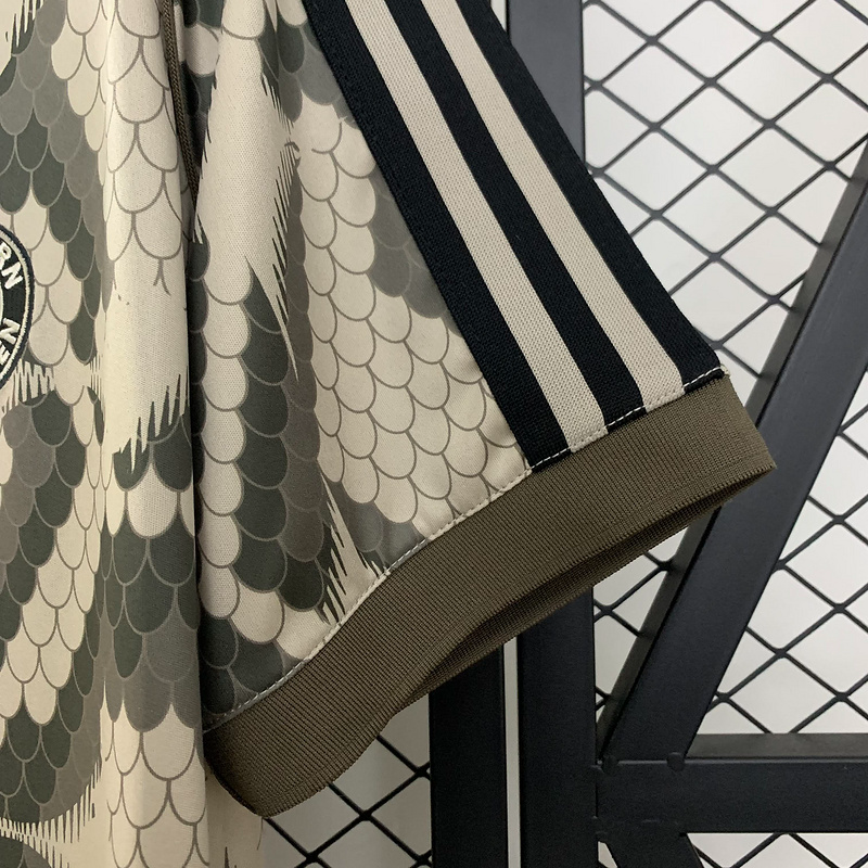 Camisola Bayern Munich Edição Especial  - 25/26